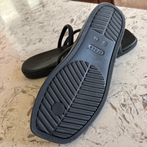 Women’s Crocs Black Miami Toe Loop Sandals Size 7 EUC - Picture 5 of 5